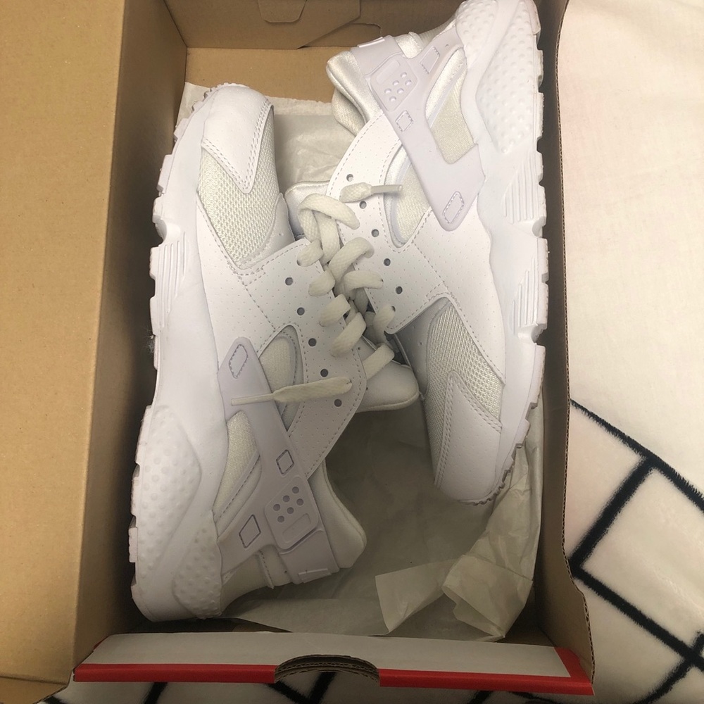 all white nike huaraches